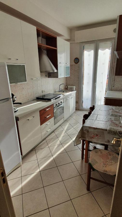 Comfort House Πέζαρο Εξωτερικό φωτογραφία