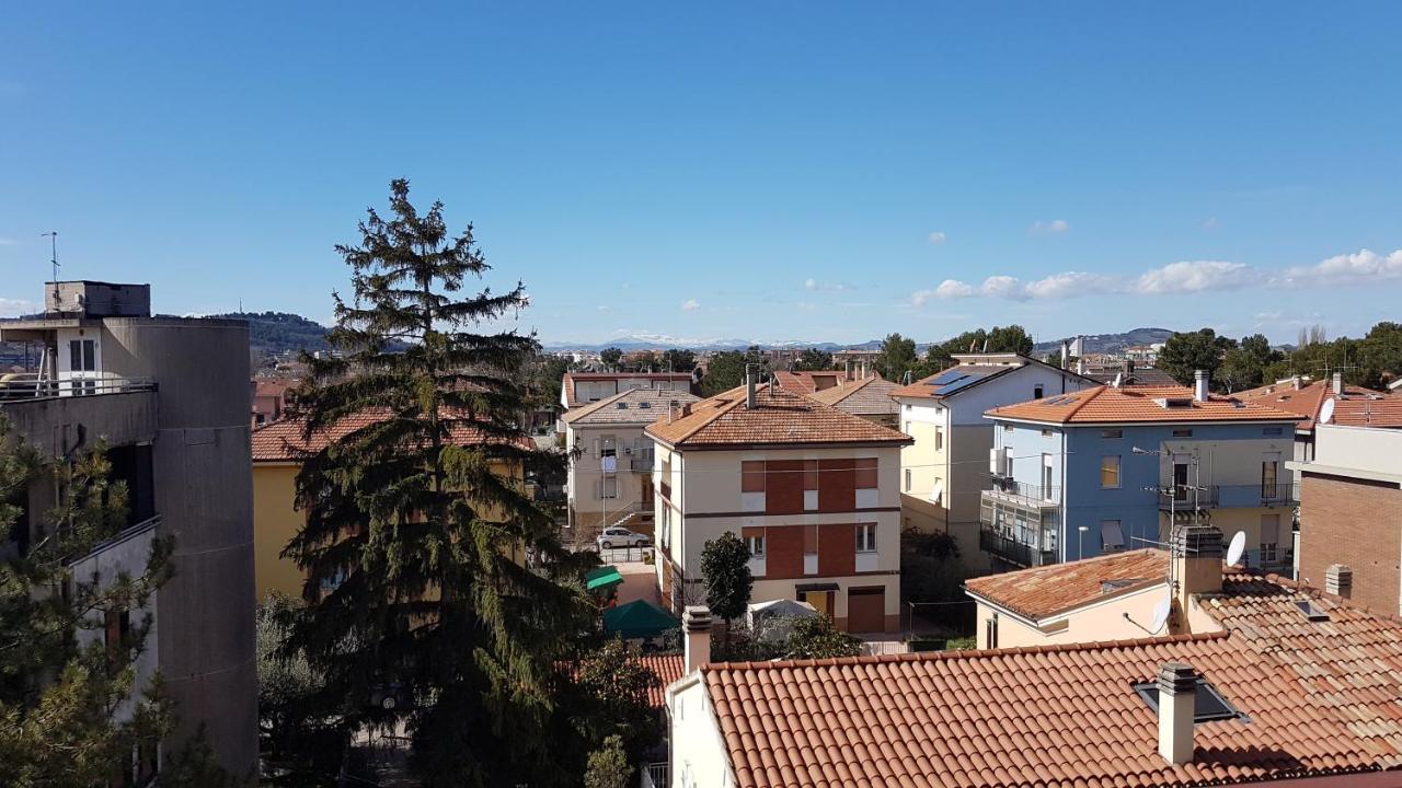 Comfort House Πέζαρο Εξωτερικό φωτογραφία