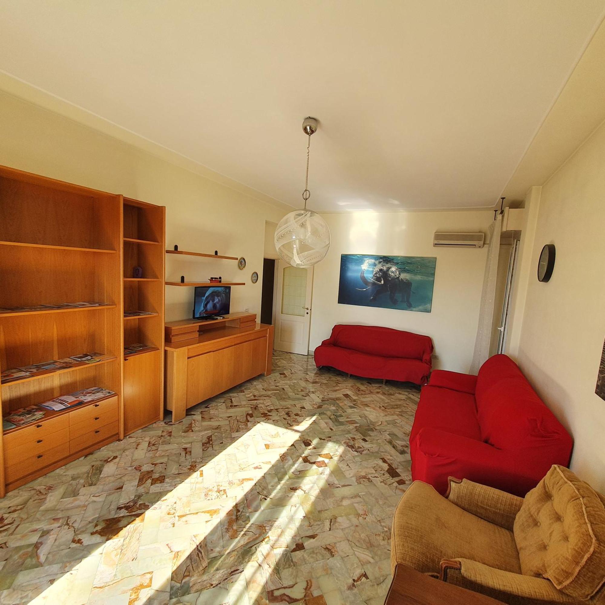 Comfort House Πέζαρο Εξωτερικό φωτογραφία